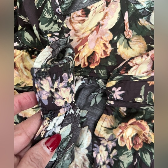 OLIVACEOUS floral top peplum NWT size Large - Picture 16 of 16